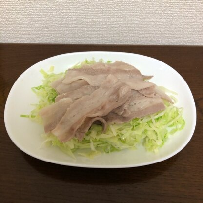 豚肉とキャベツしかなかったですが、美味しかったです。